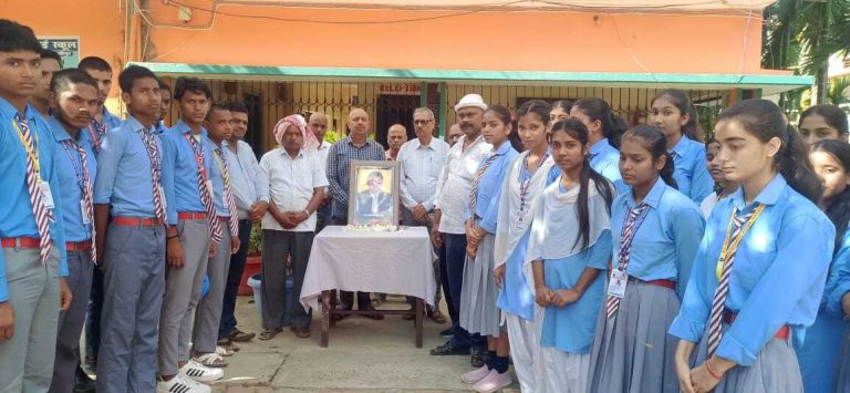 Samastipur News:शिक्षक व बच्चों ने विद्यालय में जतायी संवेदना