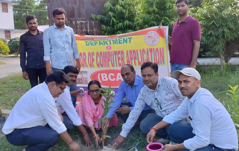 वन महोत्सव – अधिक से अधिक लगाएं पौधा- प्रधानाचार्य