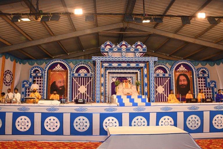 गुरुपूजा महोत्सव आज तैयारी पूरी, भक्तों की जुटी भीड़