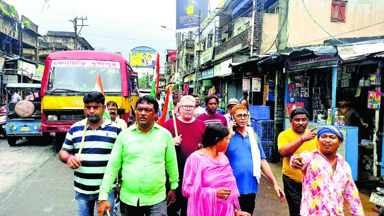हड़ताल के विरोध में तृणमूल कांग्रेस ने निकाली रैली
