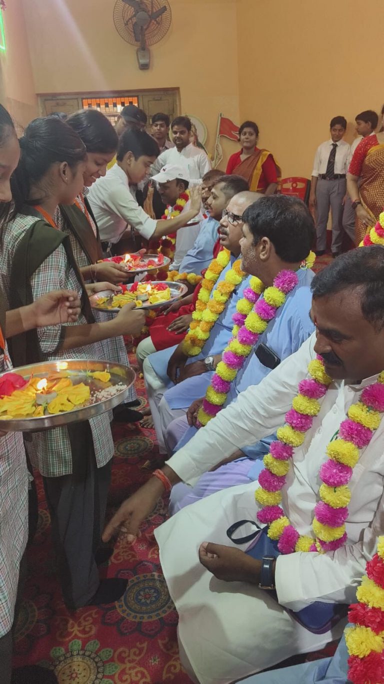 Samastipur : एसडीएसवीएम में गुरु सम्मान समारोह का आयोजन