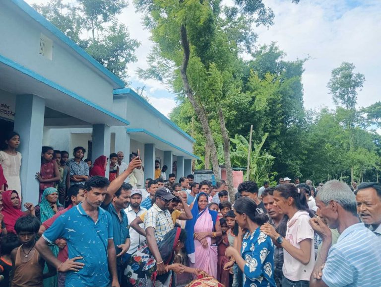 स्कूल का शौचालय ढहने से महिला कर्मी की मौत
