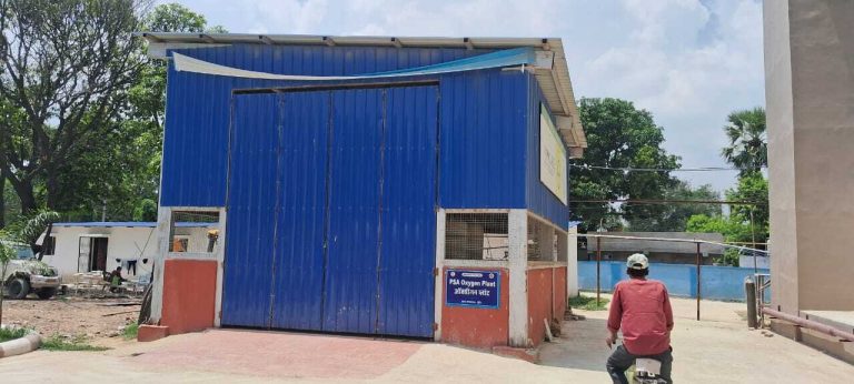 एक कर्मी के भरोसे सदर अस्पताल का ऑक्सीजन प्लांट, रात में वैक्लपिक व्यवस्था के भरोसे मरीज