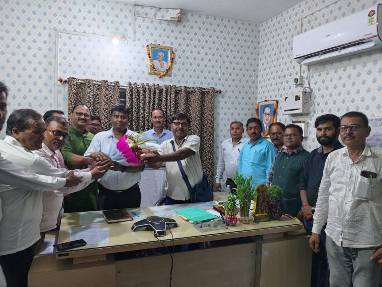 डीपीओ के बीच बांटी गयी जिम्मेवारी, शिक्षकों ने दी बधाई