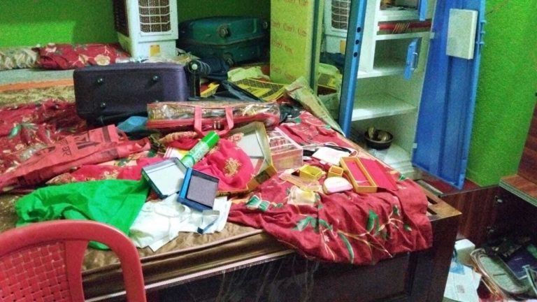 व्यवसायी के बंद घर का ताला काट कर लाखों के जेवरात की चोरी