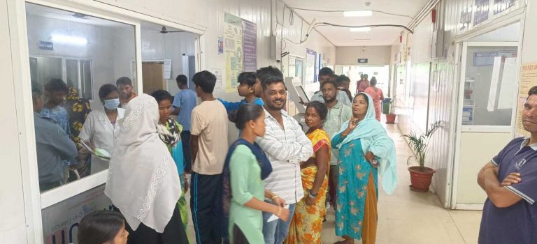 बरसात में फैल रही बीमारी, अस्पतालों में बढ़े मरीज