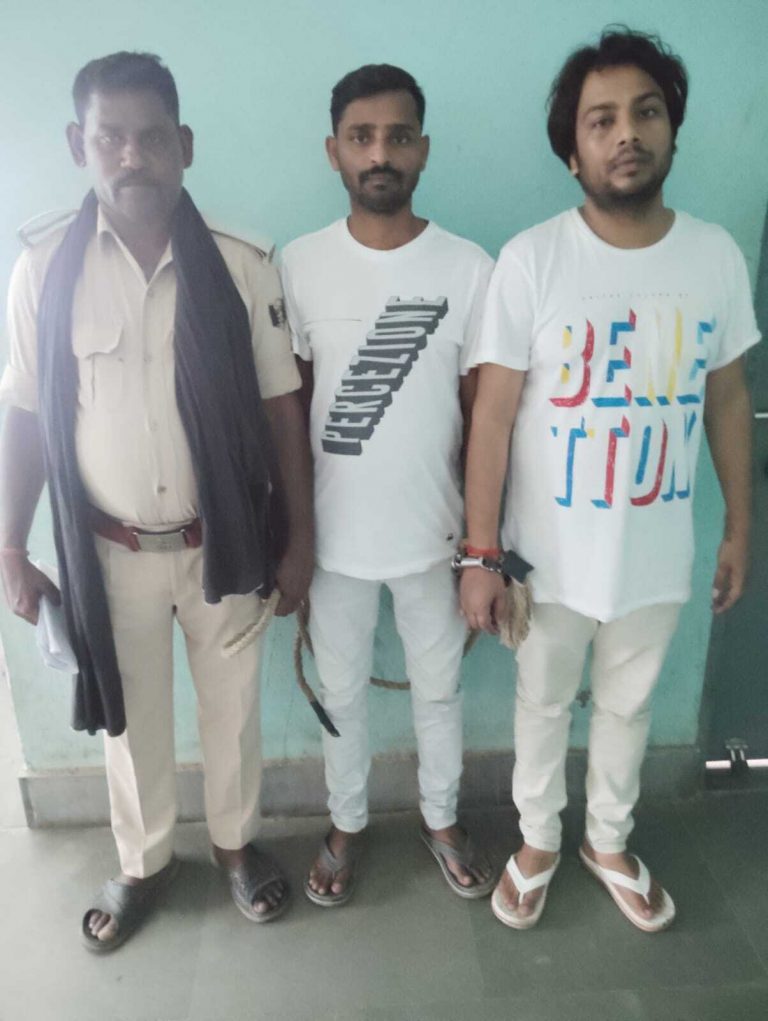 कार से 113 लीटर कोडीन युक्त कफ सिरप बरामद, दो तस्कर गिरफ्तार