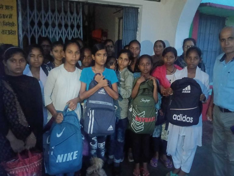 Kaimur News : नदी का जलस्तर बढ़ता देख खाली कराया गया कस्तूरबा विद्यालय