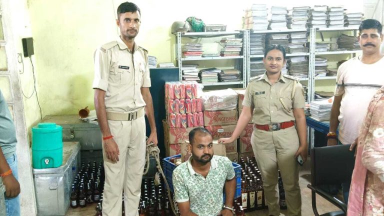 शहर में शराब की होम डिलिवरी करने वाला धंधेबाज गिरफ्तार