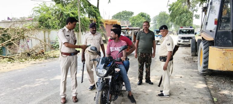 सालमारी में पुलिस ने चलाया वाहन जांच अभियान