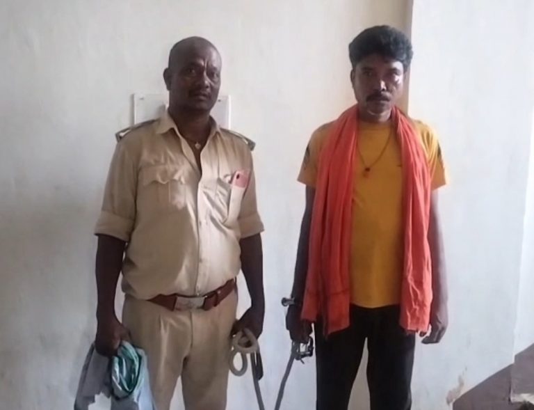 चोरी मामले में फरार वारंटी गिरफ्तार