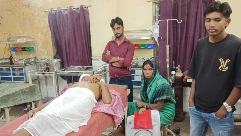 बिजली पोल पर काम के दौरान करेंट लगने से मिस्त्री झुलसा, हालत गंभीर