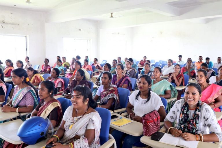 अपना कार्य स्वयं करें महिला प्रतिनिधि : उपायुक्त