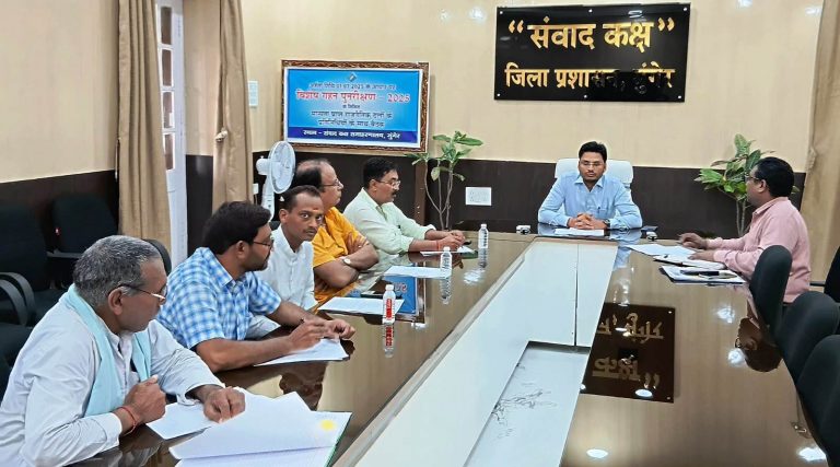 वोटर ससमय गणना प्रपत्र बीएलओ को भरकर दें या करें ऑनलाइन : डीएम
