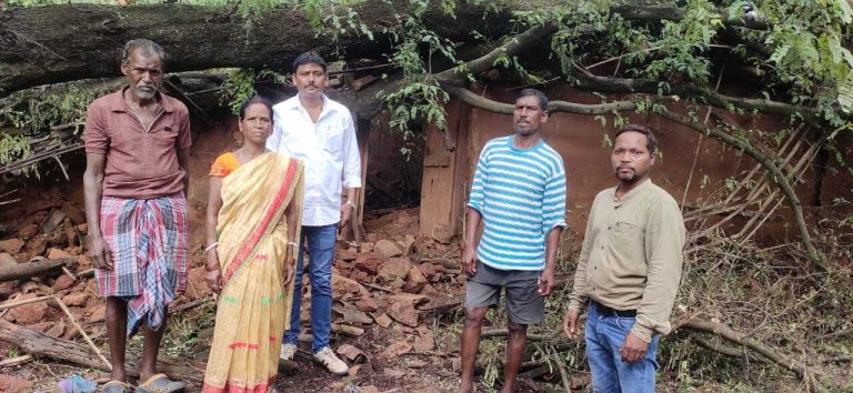 बारिश के कारण कई घर ध्वस्त