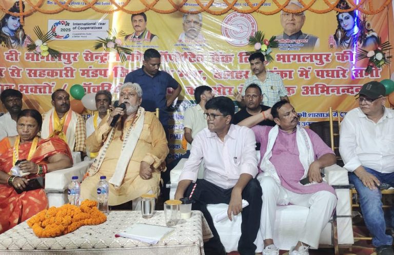 सहकारी मंडप में कांवरियों को मिल रहा है विभागीय योजनाओं की जानकारी