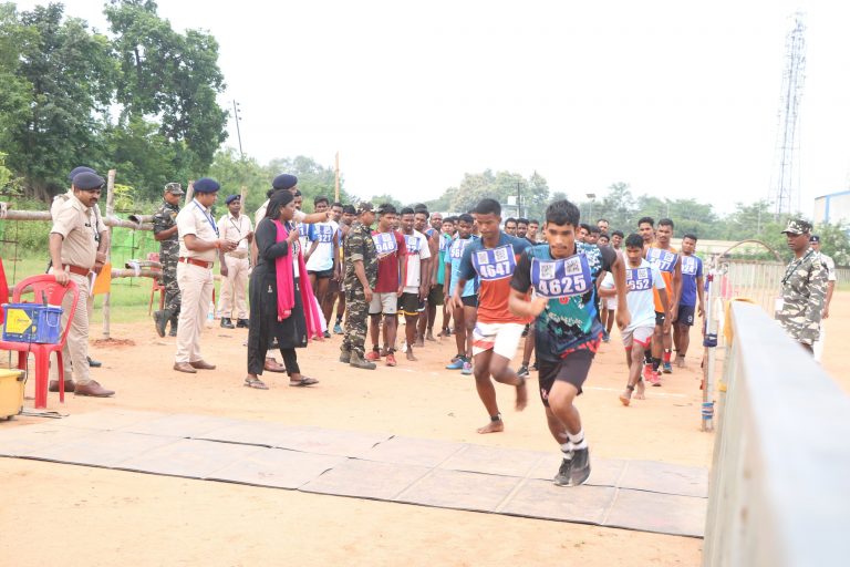 Chaibasa News : पहले दिन तांतनगर के अभ्यर्थियों ने लगायी दौड़