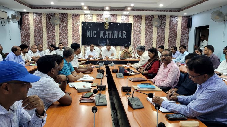संभावित बाढ़ को लेकर एलर्ट मोड में रहे अधिकारी: डीएम