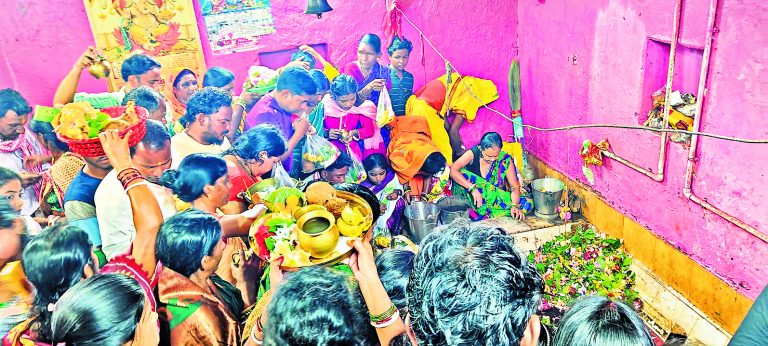 Seraikela Kharsawan News : भक्ति के रंग में रंगे शिवभक्त, जयकारे लगे