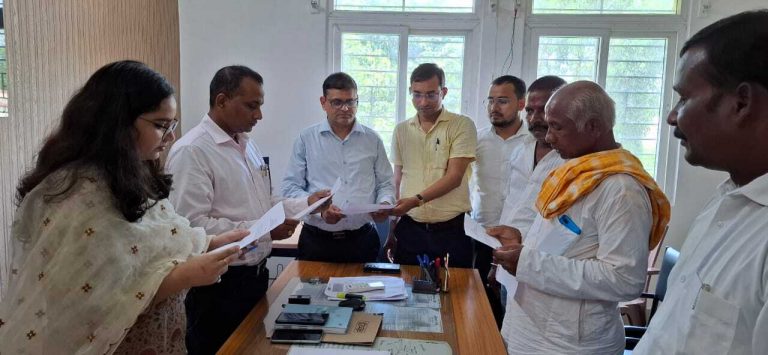 नवनिर्वाचित वार्ड पार्षद को दिलायी गयी शपथ