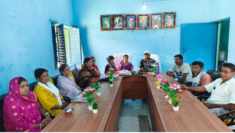 संचालित योजनाओं को जल्द पूर्ण करने को लेकर हुई चर्चा