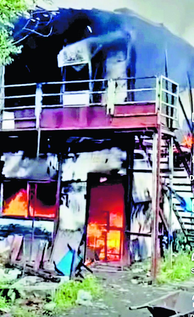 हावड़ा के फाउंड्री फैक्टरी में लगी भीषण आग