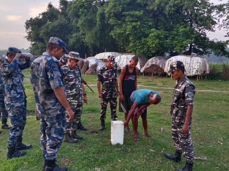 सीमा स्तंभों को नुकसान नहीं पहुंचायें: अधिकारी