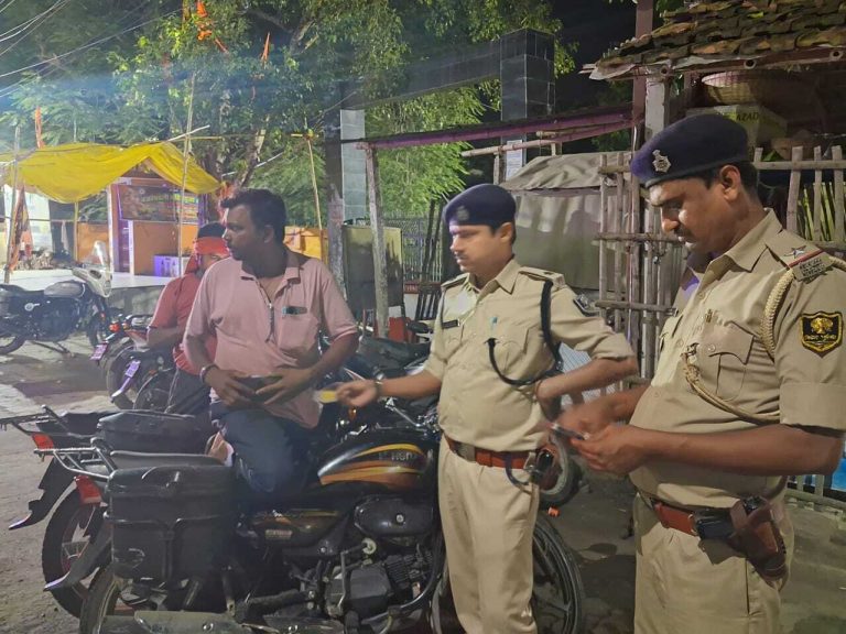 रोको टोको अभियान के तहत वाहनों की चेकिंग अभियान जारी
