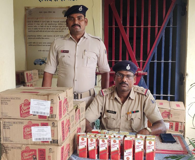 Saran News : पुलिस ने स्कॉर्पियो से 390 लीटर अंग्रेजी शराब की बरामद