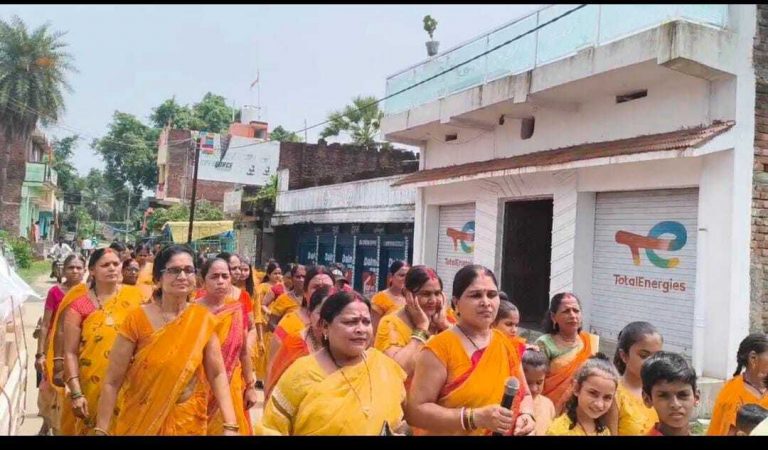 ईश्वर भक्ति और जागरूकता का संदेश लेकर अकबरपुर पहुंची ज्योति कलश रथयात्रा