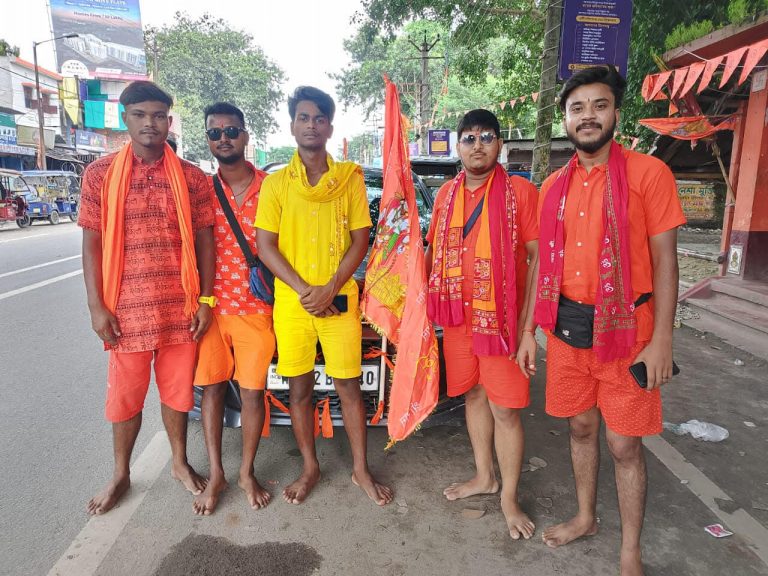 कांवरियों का जत्था देवघर के लिए रवाना