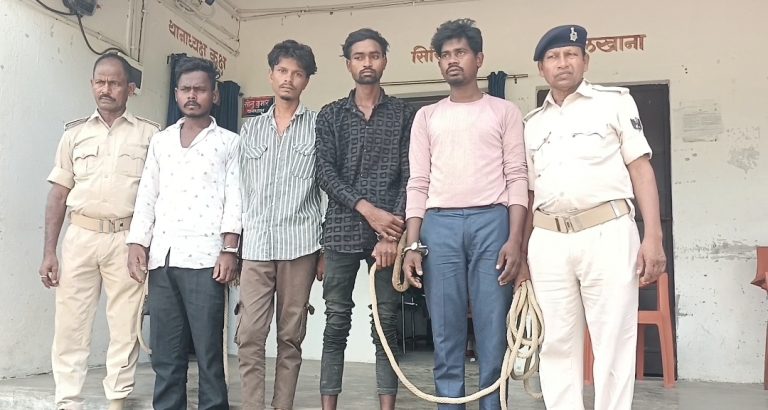 शराब पीकर हंगामा करने के आरोप में चार शराबी गिरफ्तार