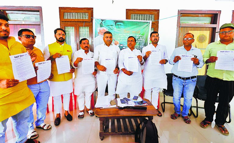 Hajipur News : बुद्ध सम्यक दर्शन संग्रहालय में रघुवंश बाबू की प्रतिमा लगाने की मांग