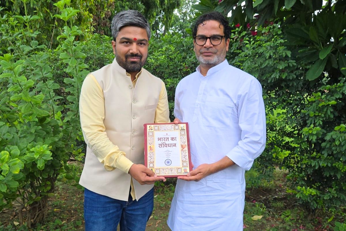 manish kashyap with prashant kishor| Manish Kashyap will join Jansuraj on 7 July