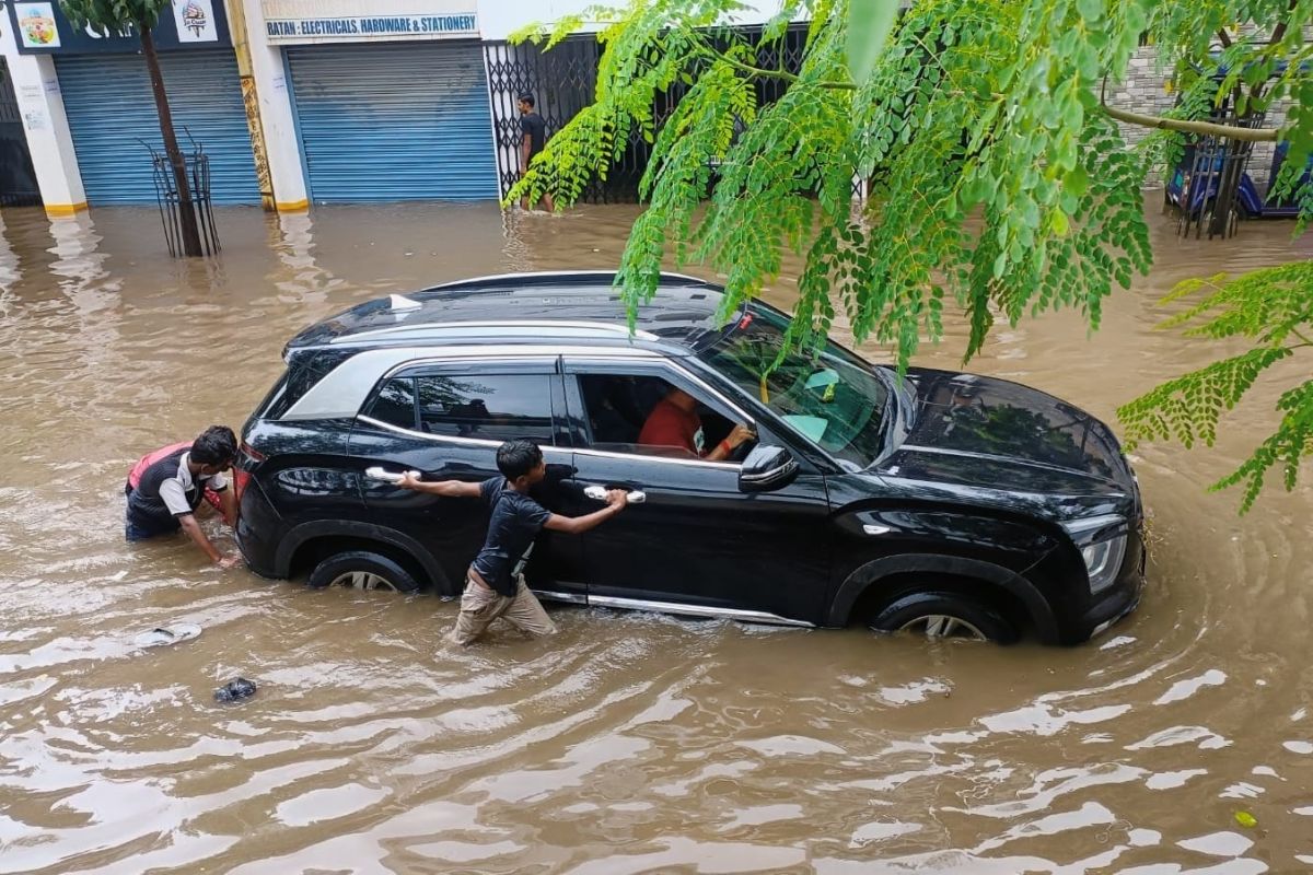 patna heavy rain| Patna Heavy Rain: Half a dozen flights delayed due to heavy rain in Patna