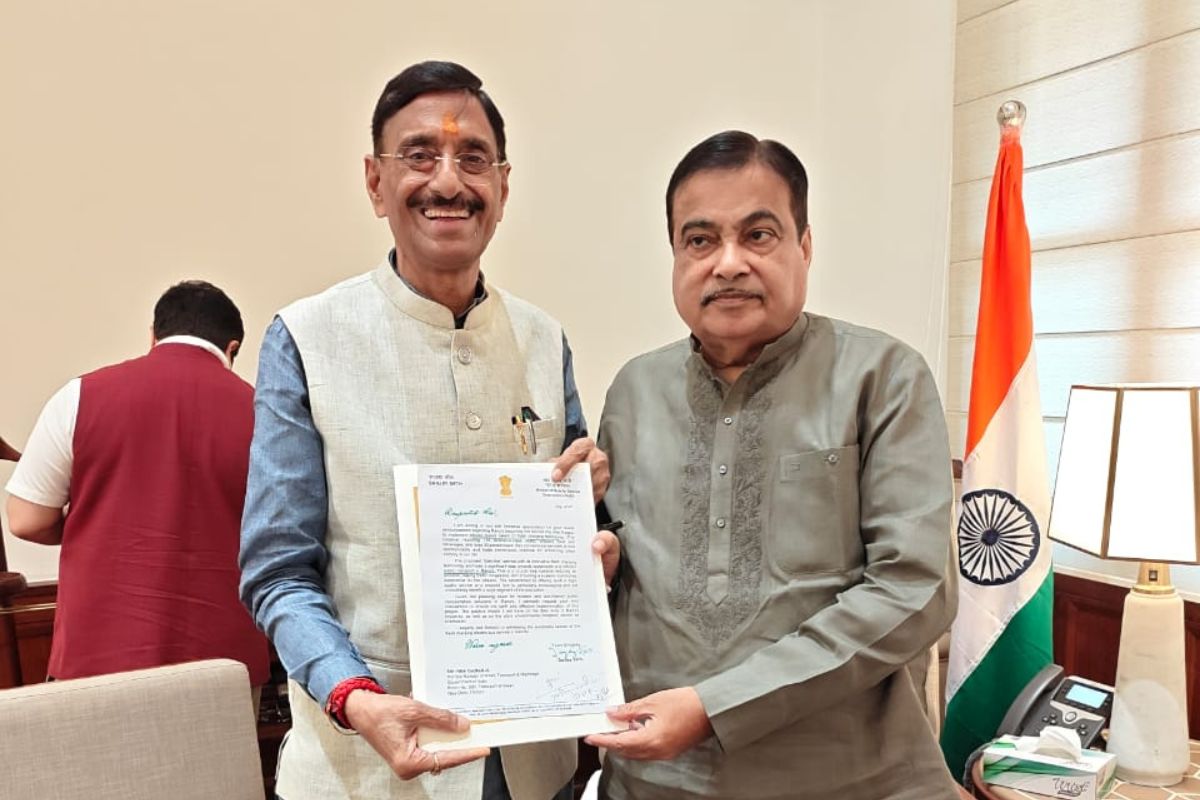 sanjay seth with nitin gadkari