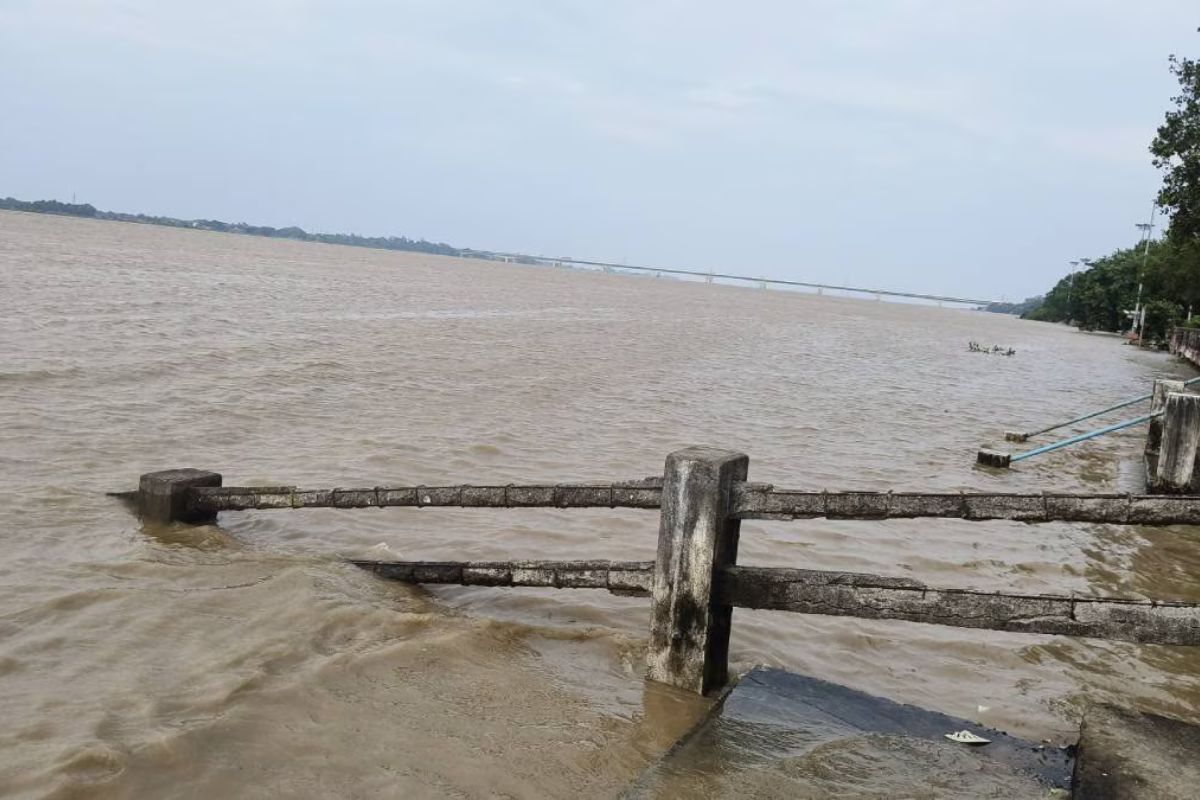 गंगा का जलस्तर बढ़ा