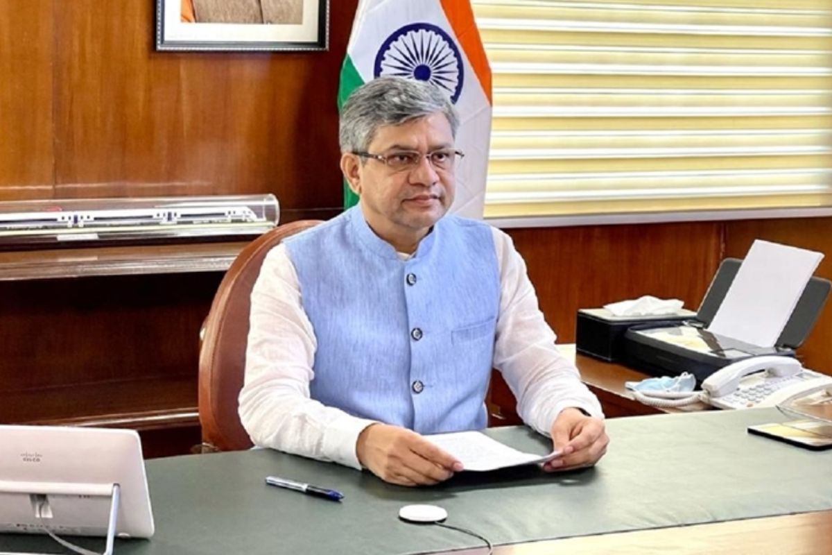 रेल मंत्री अश्विनी वैष्णव (फाइल फोटो)