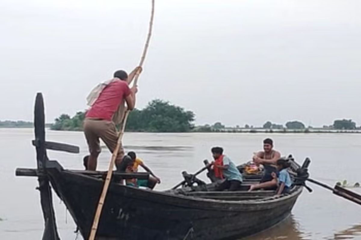 गंगा का बढ़ता जलस्तर