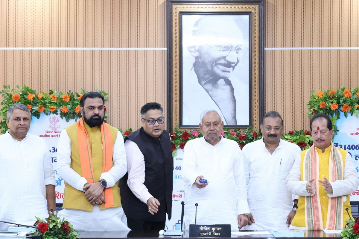 Nitish Kumar Gift: Another big gift to Bihar, foundation stone laid for 11,346 roads and 730 bridges