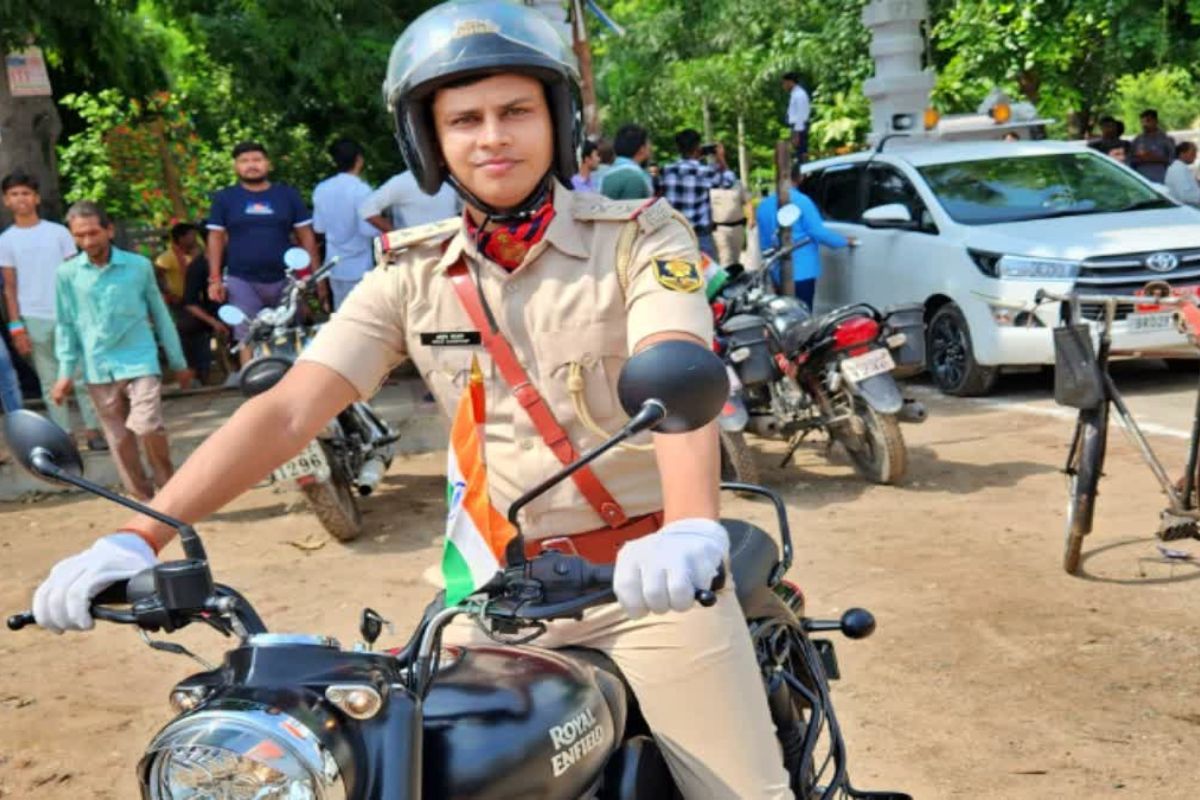 दारोगा अनुज कश्यम