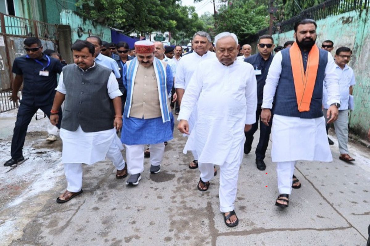 Bihar News:कुर्जी और आनंदपुरी नाला निर्माण योजना का शिलान्यास कार्यक्रम के लिए जाते हुए मुख्यमंत्री नीतीश कुमार