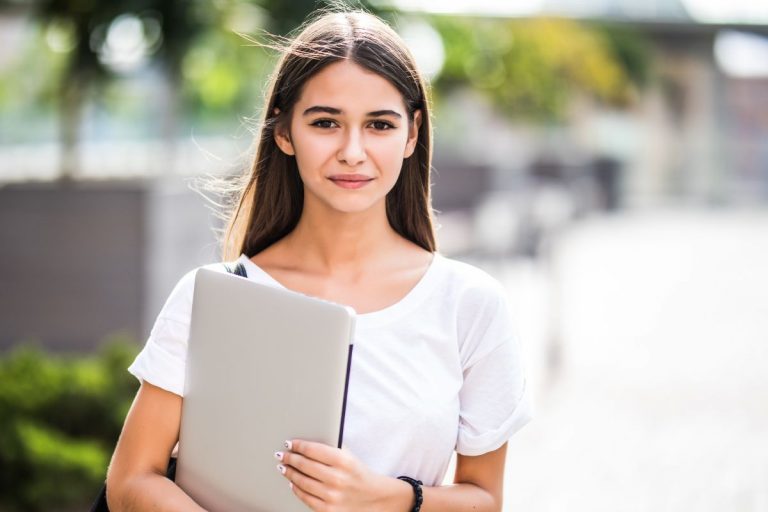 CAT 2025 Eligibility: कौन दे सकता है कैट एग्जाम? जान लें एलिजिबिलिटी