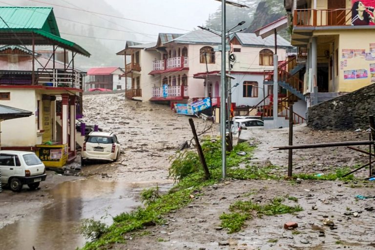 Cloud Burst: उत्तराखंड में बादल फटने से तबाही, कई घर और होटल तबाह, मलबे में दबकर 4 लोगों की मौत