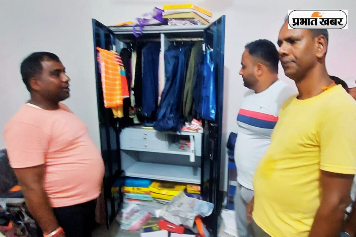 Crime News Giridih Cash Jewellery Stolen From Businessman House