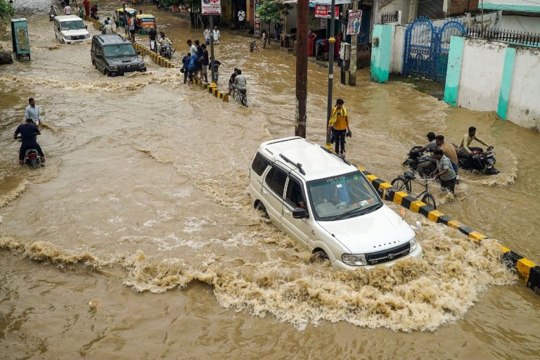 Mumbai Rain Alert: मुंबई में बारिश का तांडव, IMD ने जारी किया अलर्ट