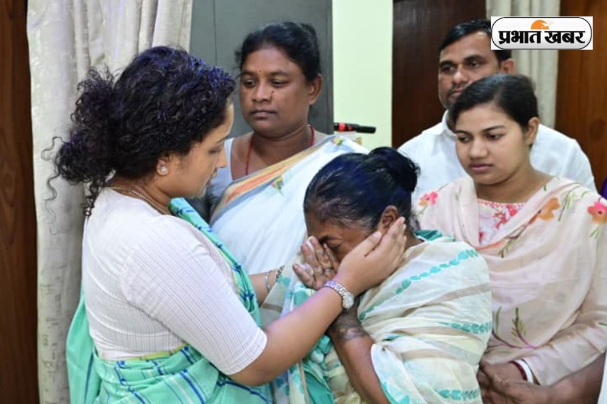 Hemant Soren Meets Ramdas Soren Family Jamshedpur Jharkhand Kalpana Soren News