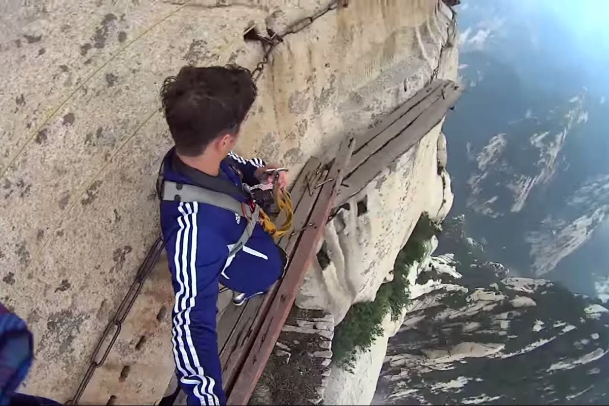 Hua Shan plank walk
