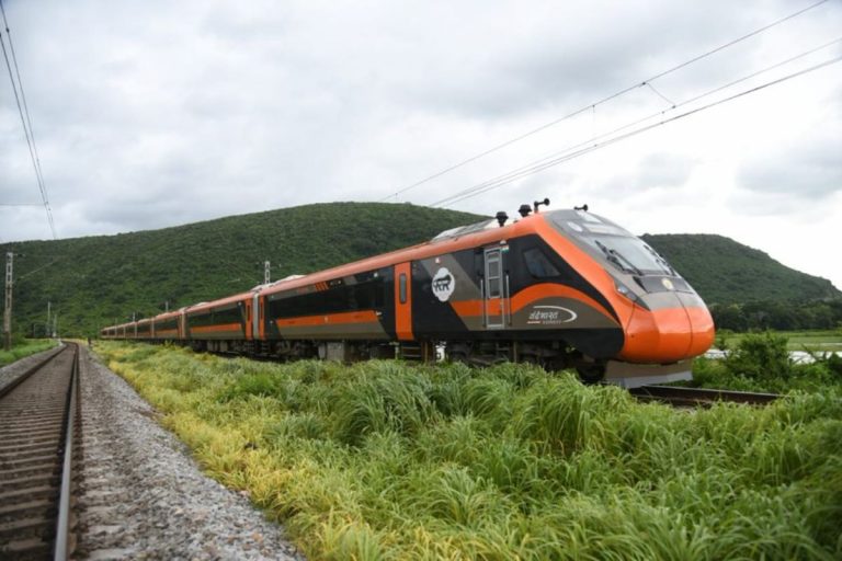 Indian Railways Offers: रेलवे ने टिकट बुकिंग पर दिया 20% का डिस्काउंट, लेकिन शर्तें लागू