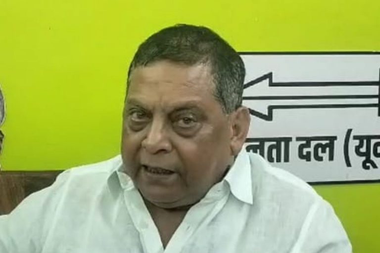 “एयरपोर्ट पर लगे मार्बल में अपना…” प्रियंका गांधी के चेहरे पर JDU प्रवक्ता ने कह दी ये बात  